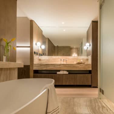 Executive Suite Bathroom with Tub