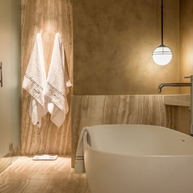 Executive Suite Bathroom with Tub